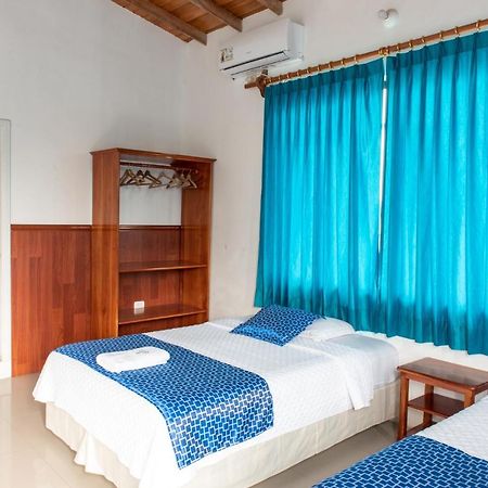 Hostal La Gran Tortuga Puerto Villamil Bagian luar foto