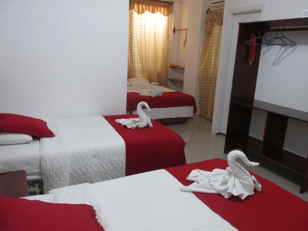 Hostal La Gran Tortuga Puerto Villamil Bagian luar foto