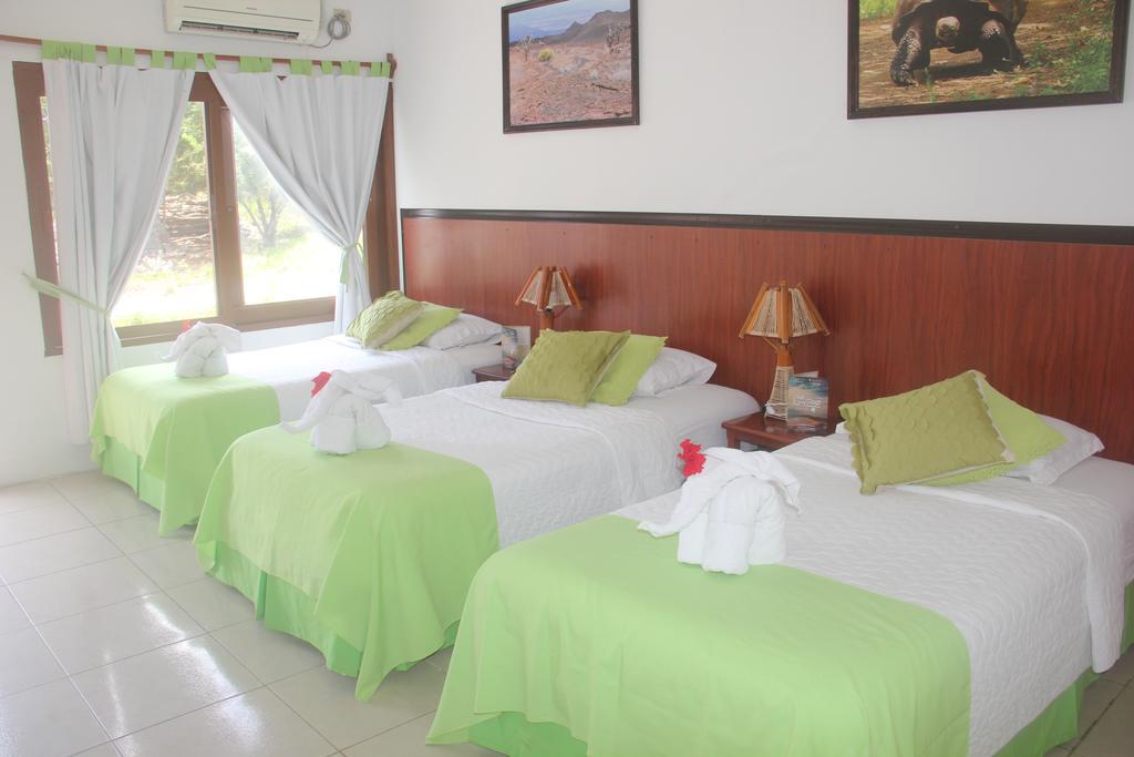 Hostal La Gran Tortuga Puerto Villamil Bagian luar foto