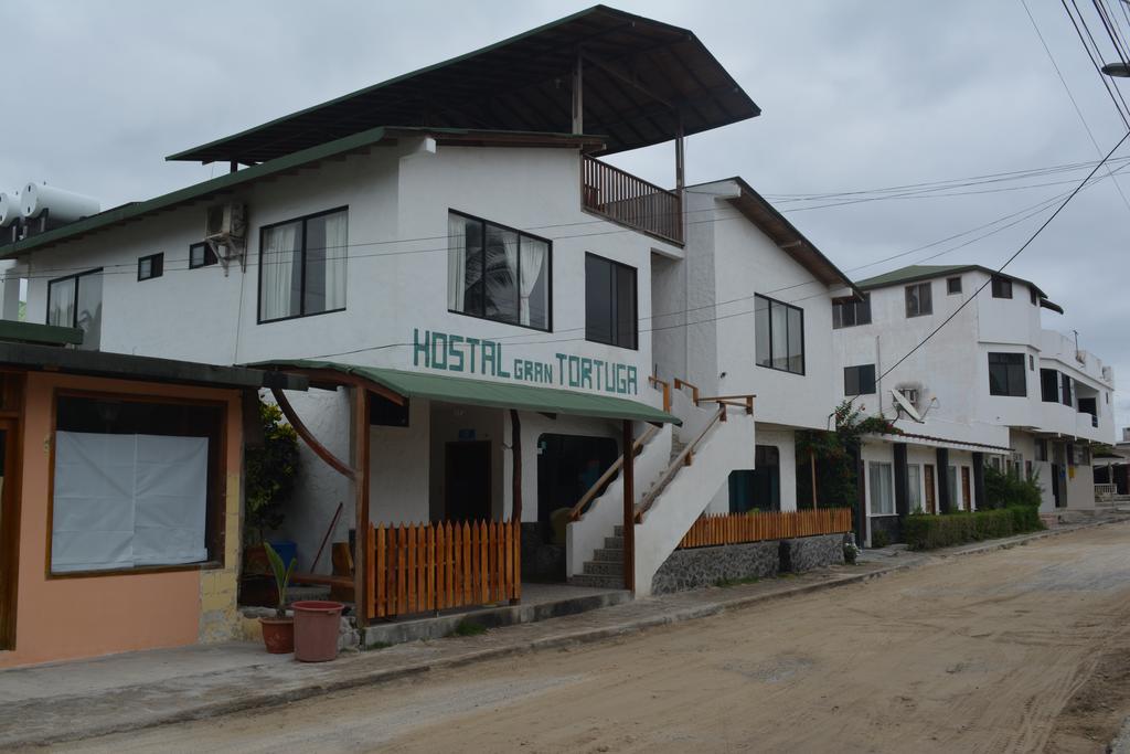 Hostal La Gran Tortuga Puerto Villamil Bagian luar foto