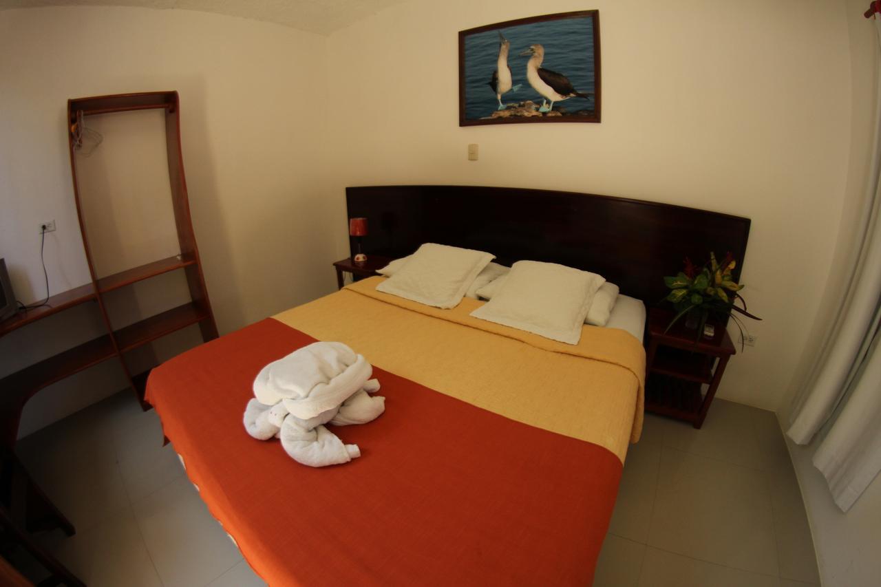 Hostal La Gran Tortuga Puerto Villamil Bagian luar foto