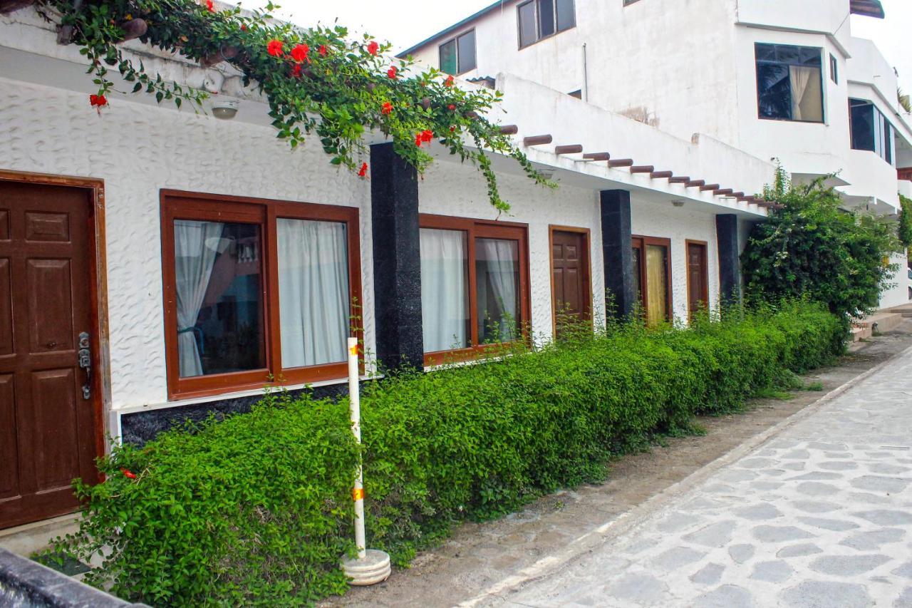 Hostal La Gran Tortuga Puerto Villamil Bagian luar foto