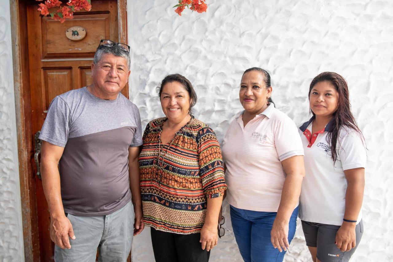 Hostal La Gran Tortuga Puerto Villamil Bagian luar foto