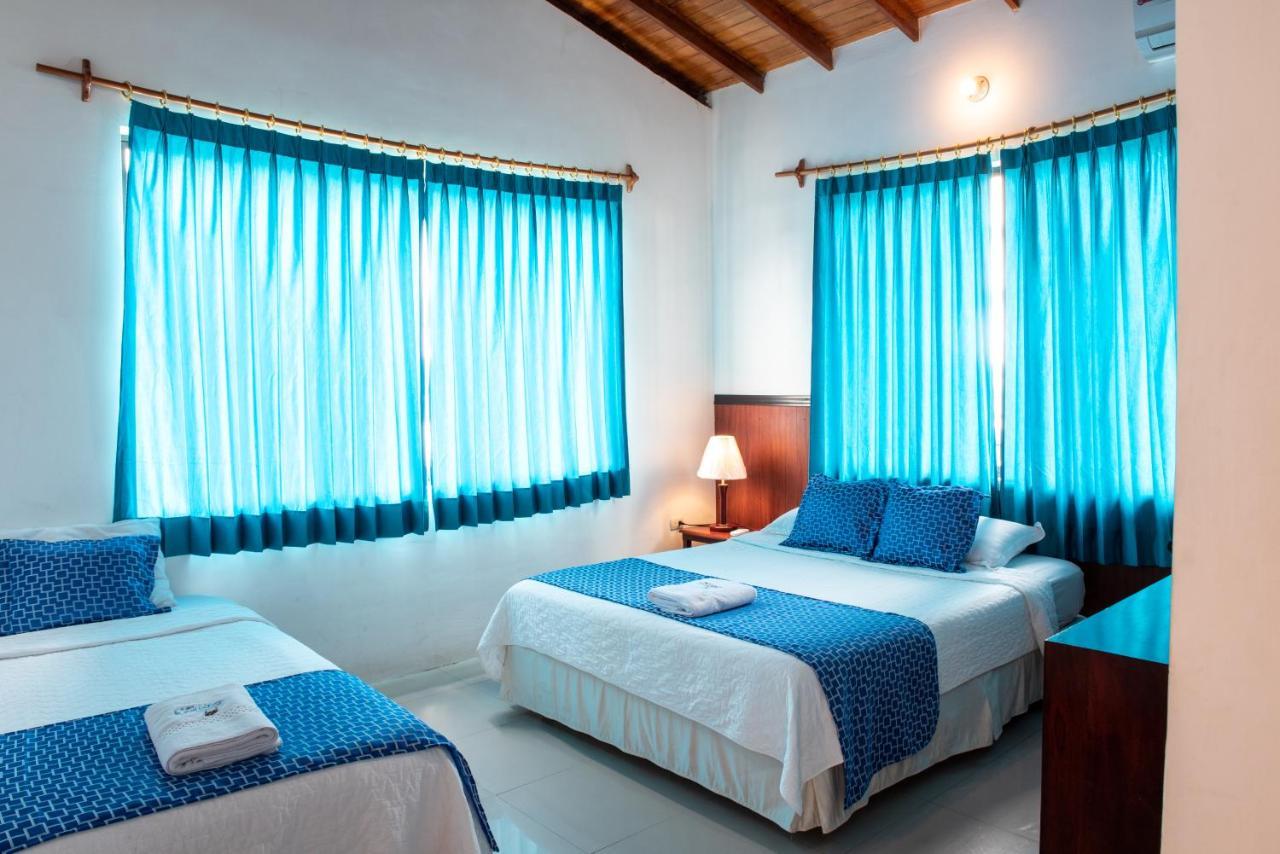 Hostal La Gran Tortuga Puerto Villamil Bagian luar foto