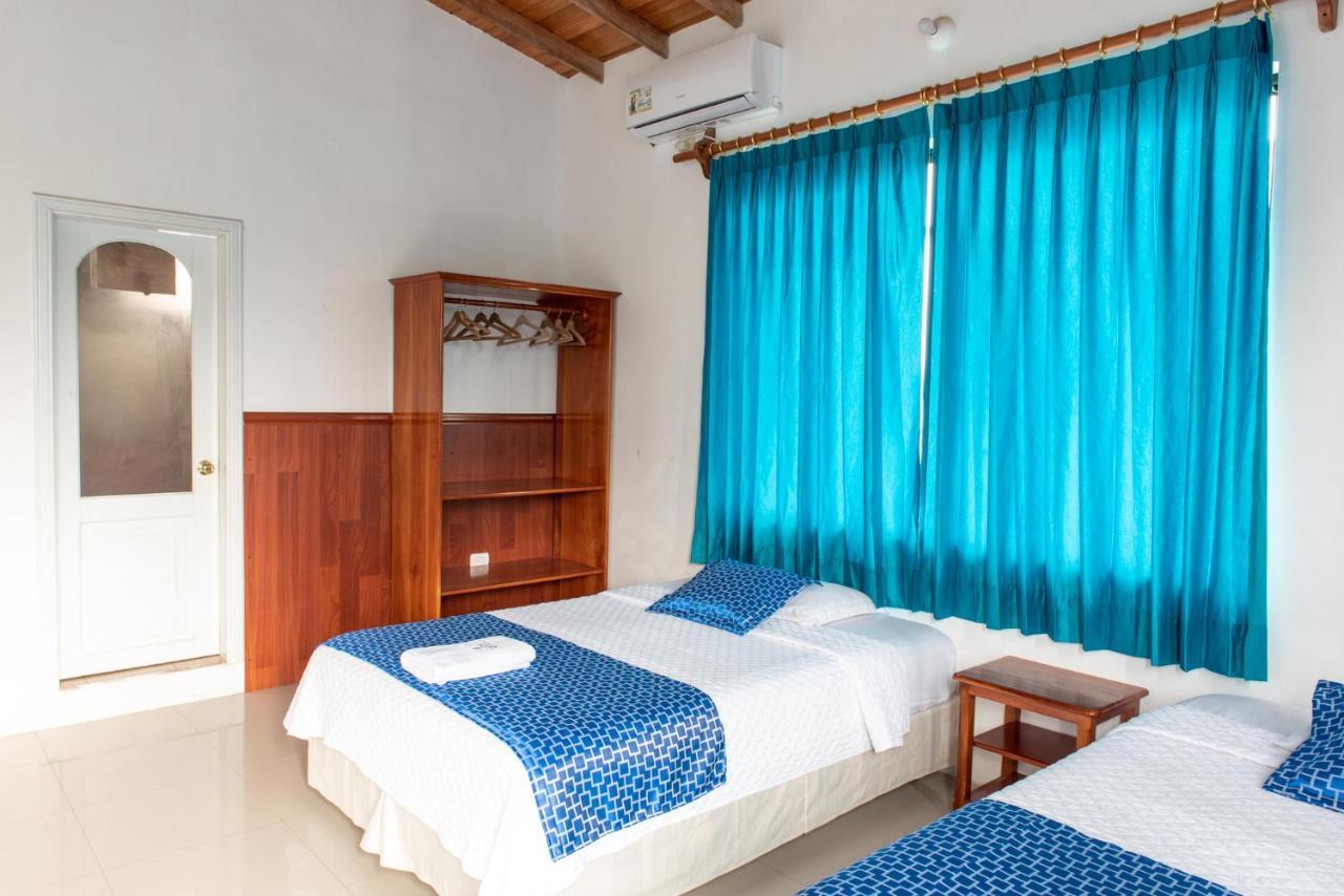 Hostal La Gran Tortuga Puerto Villamil Bagian luar foto